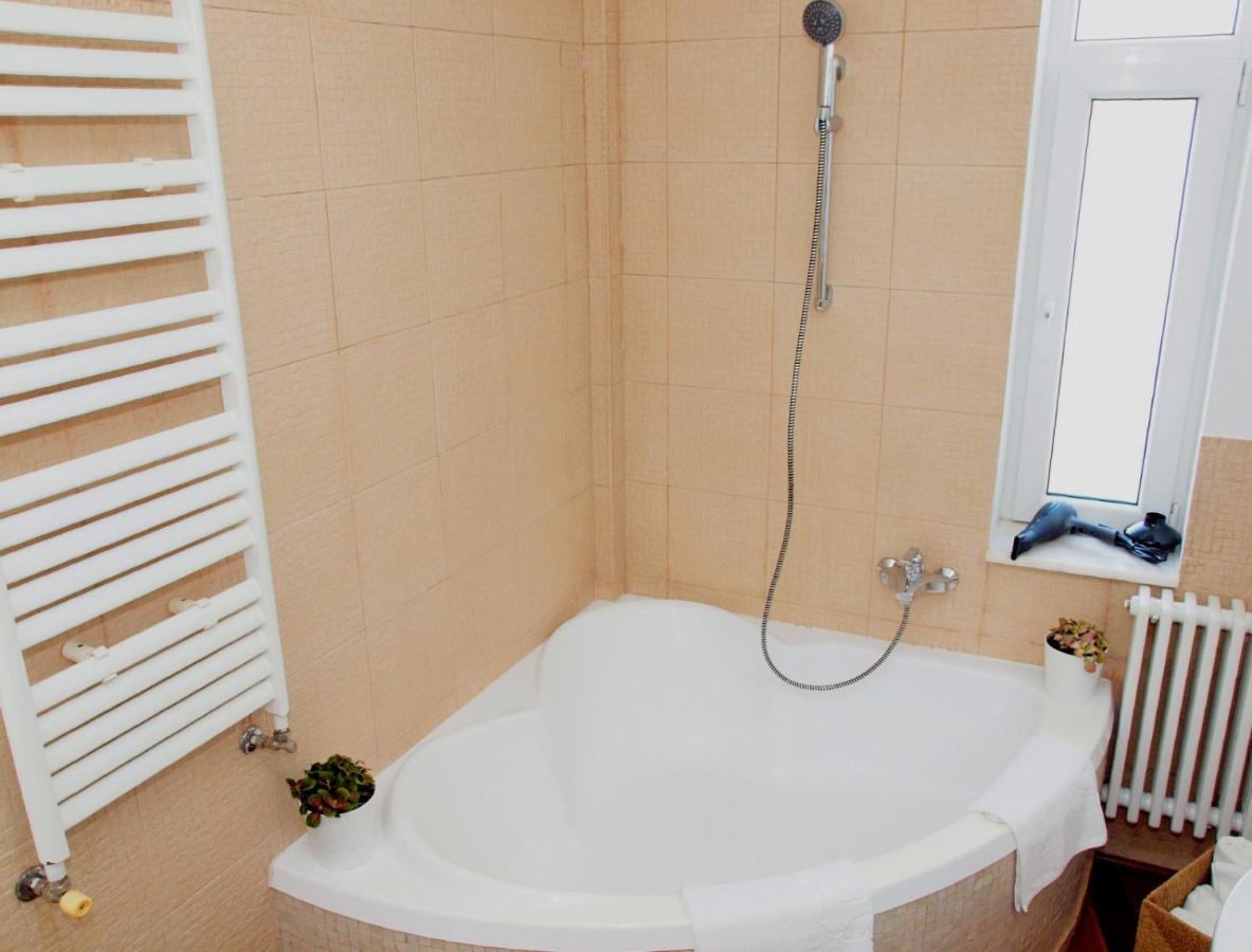 Sweet Dreams Suites Cismigiu Gardens Boekarest Buitenkant foto